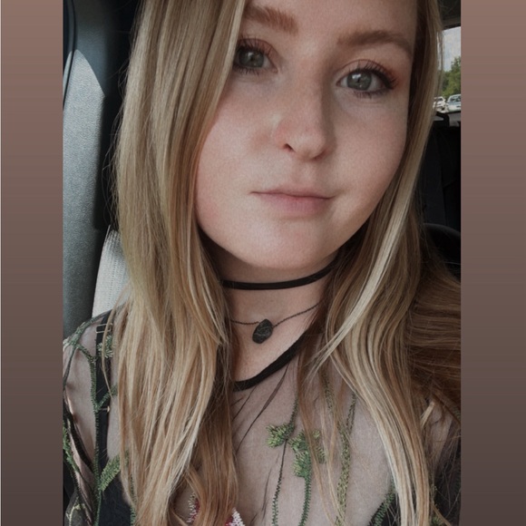 Meet your Posher, Hannah - Picture 3 of 3